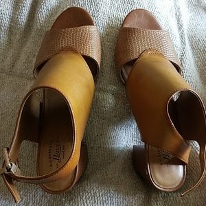 Nwot sz 7  Bass beautiful leather sandals